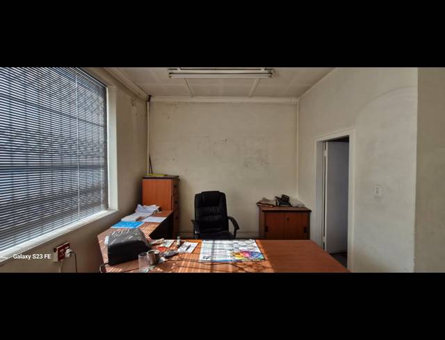 1,500M² WAREHOUSE FOR SALE IN NEW CENTRE